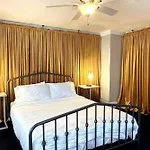 Studio Gem Near Capitol & Coffee Spots